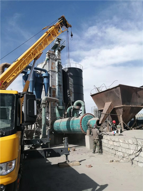 通化市设备搬运等各类工程项目中，吊车起着关键作用
